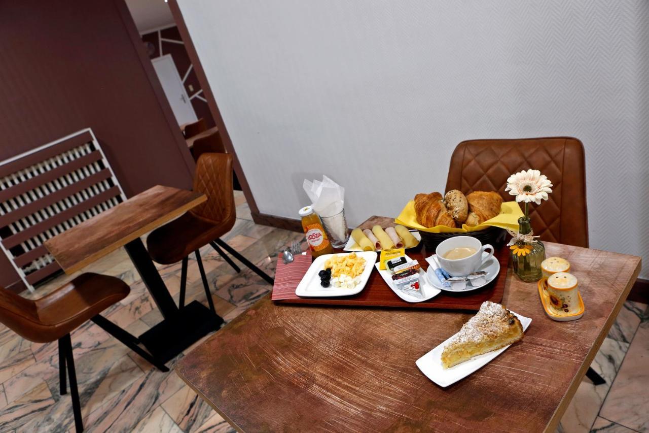 法国酒店 Saint-Gilles 外观 照片